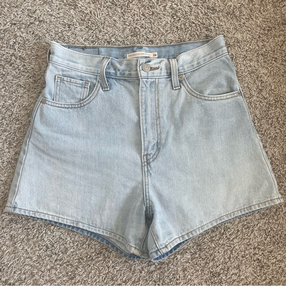 Levi High Waisted Mom Shorts Size 26